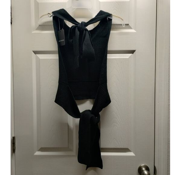 HEYSON NWT Women's Size Medium Black Sweater-Texture Knit Halter Crop Tie Top - Picture 2 of 7